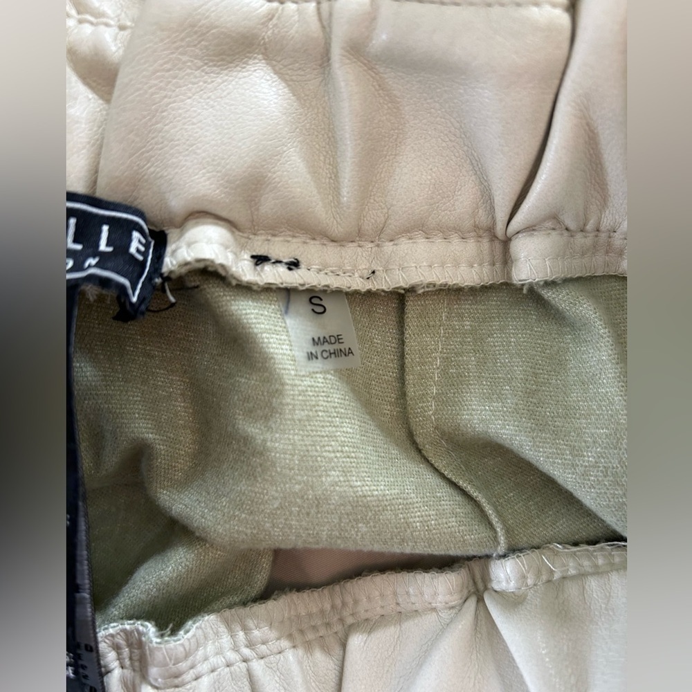 Bagatelle‎ Faux Leather Cream Pull On Paper Bag Pants Size Small - Picture 7 of 10